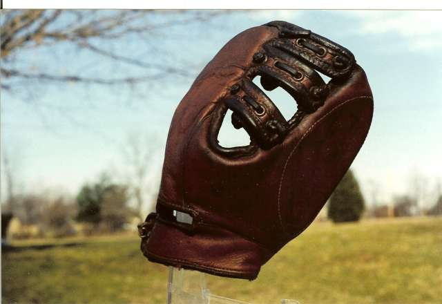 Unique Web Basemitt Back